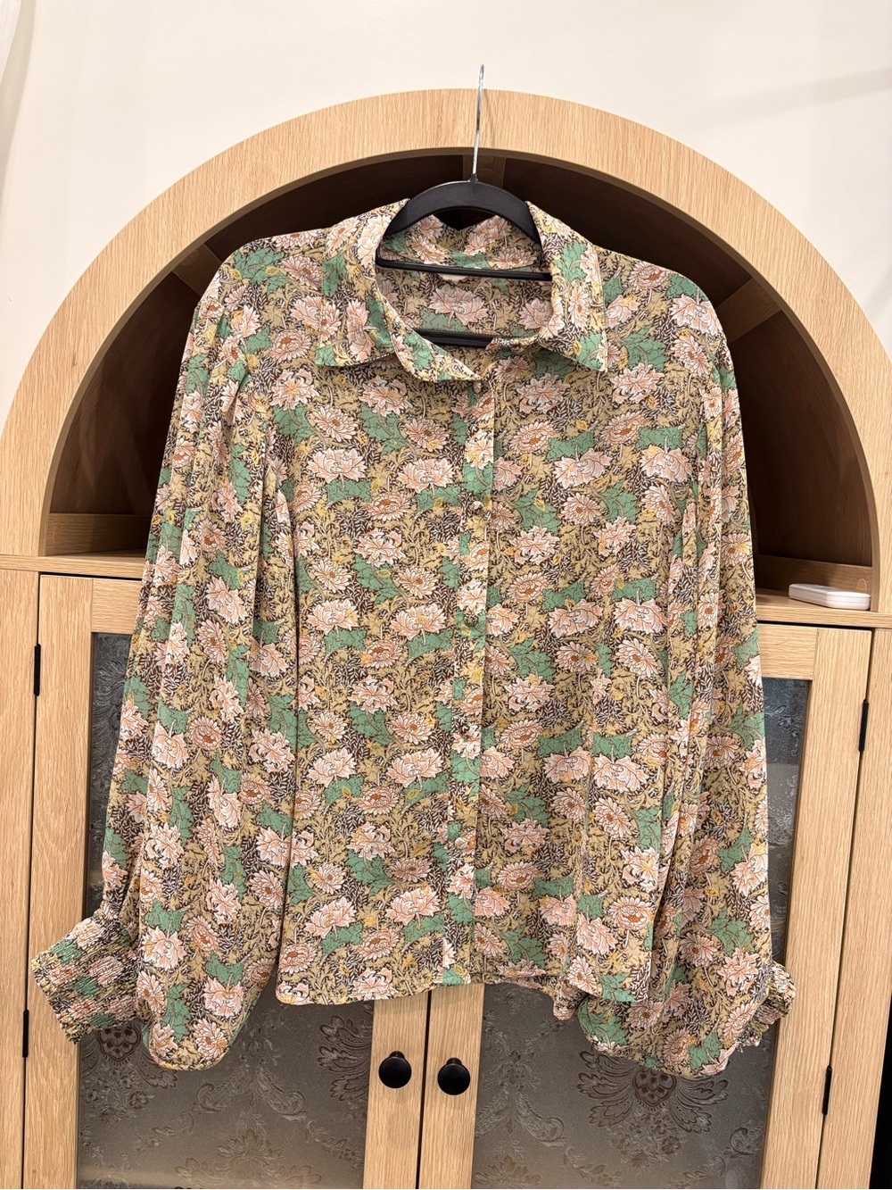 eesome Floral Button-Front Blouse in Green and Cream